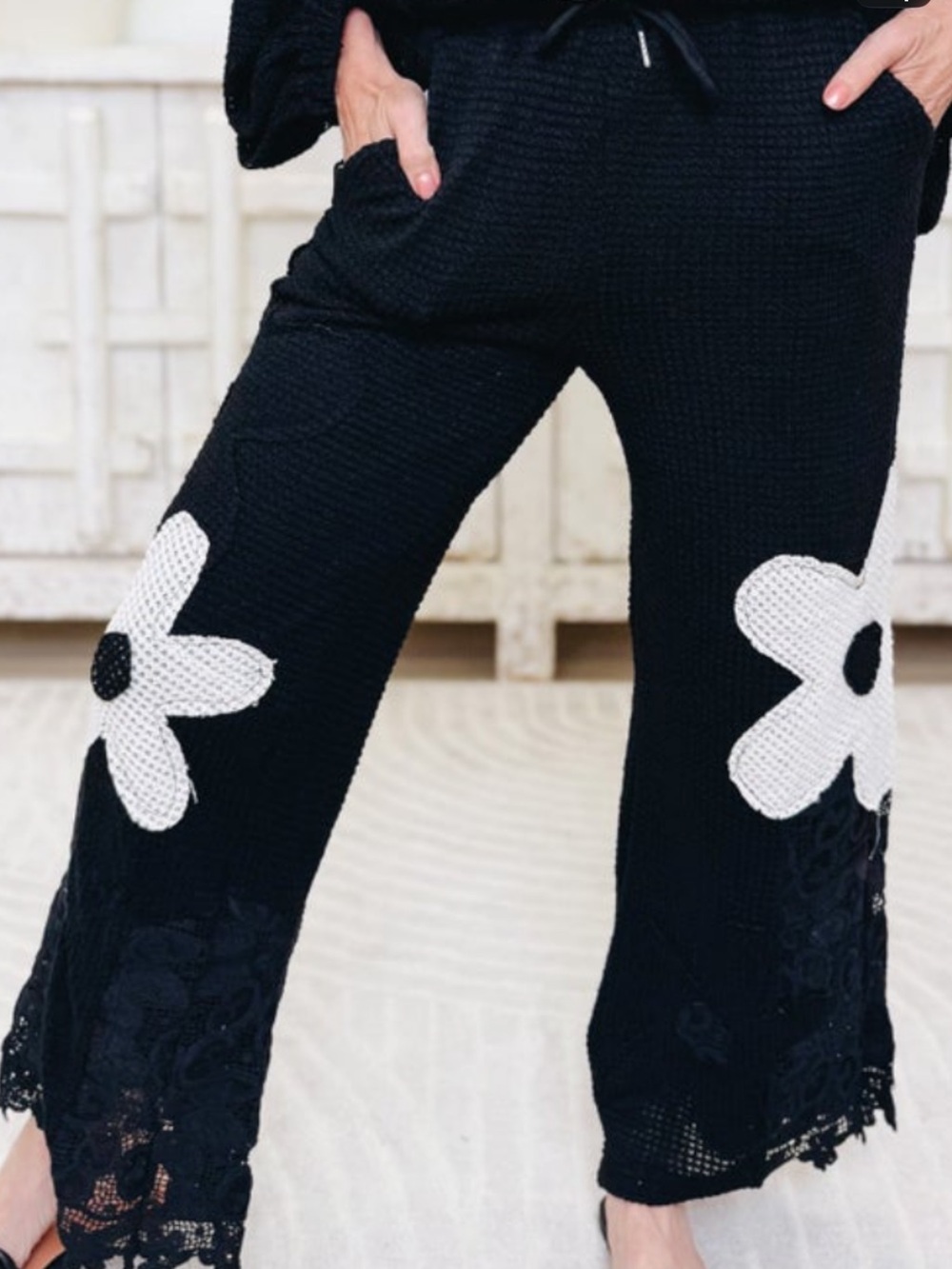 DAVI & DANI Black Wide-Leg Knit Pants with White Daisy Appliqués